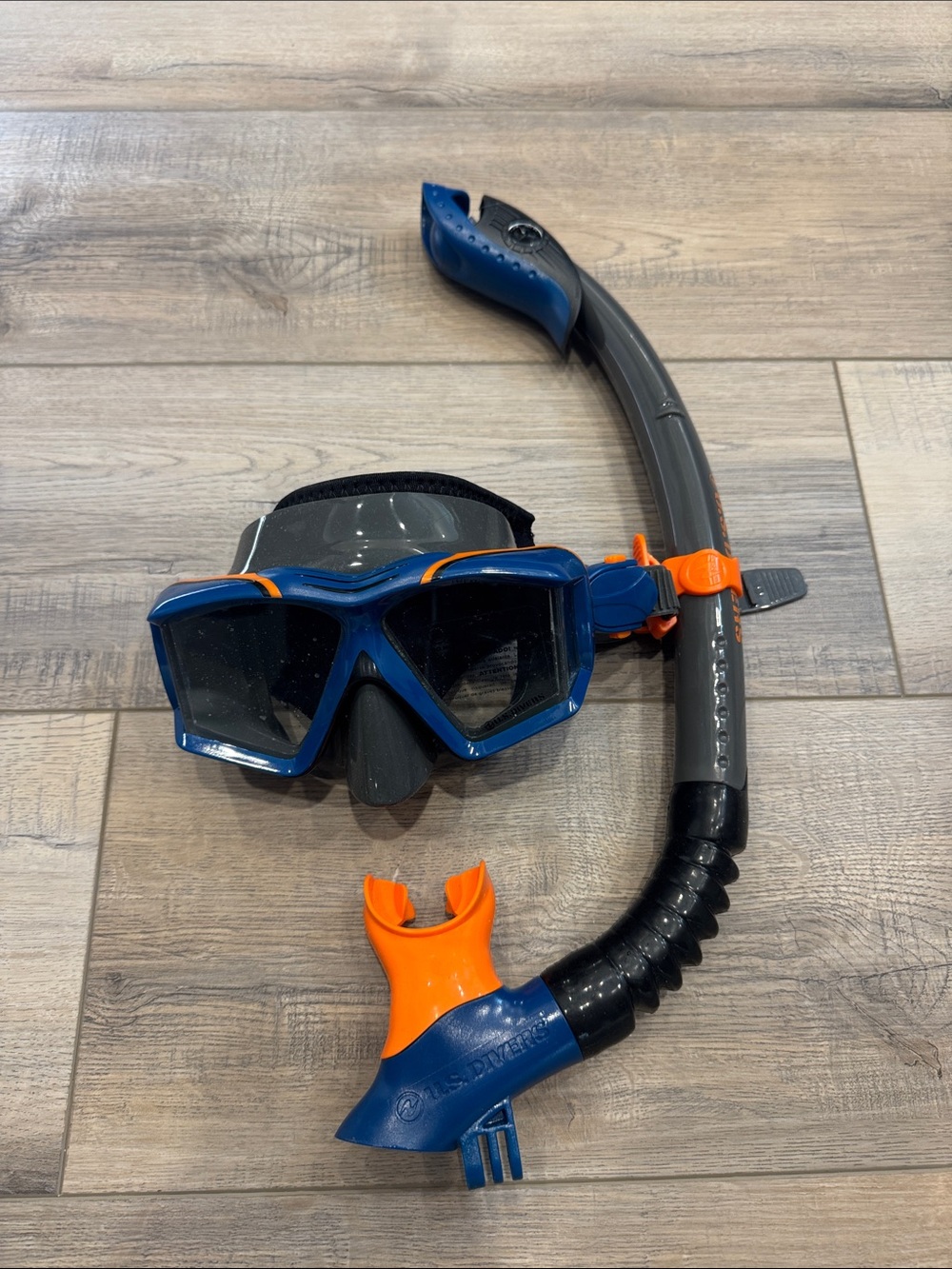 Adult US Divers Blue Snorkel Mask and Breathing Tube Set Goggles Swim